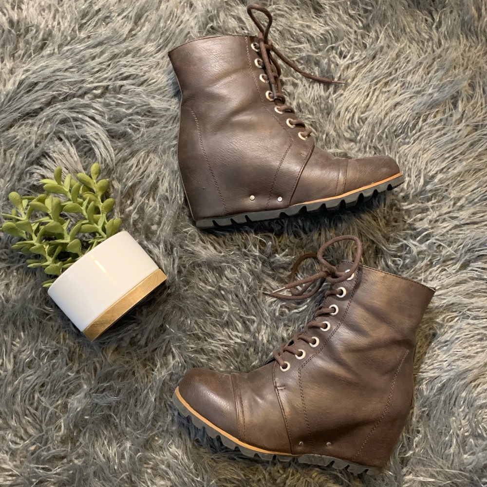 Brown boots